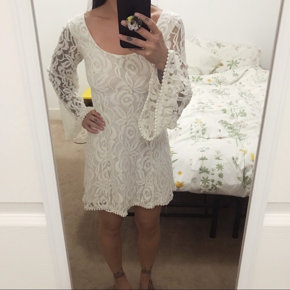 Dresses & Skirts - Lacey bell sleeved dress